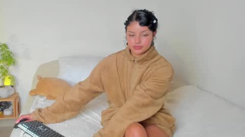 Snapshot of mimi_sa chatting on February 21, 5:42 pm Mimii online show from February 21, 5:42 pm
