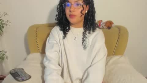 Snapshot of mimi_sa chatting on October 19, 1:07 am Mimii online show from October 19, 1:07 am