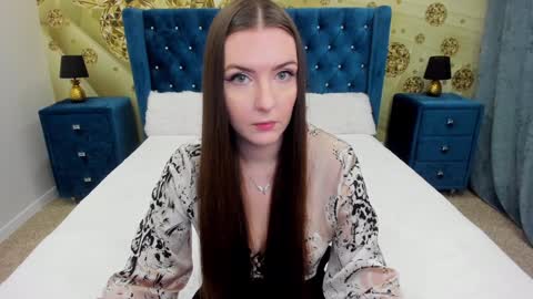 Snapshot of minchelskatrina chatting on January 8, 9:32 am minchelskatrina online show from January 8, 9:32 am