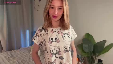 Snapshot of minicleo chatting on October 9, 1:48 pm Cleo online show from October 9, 1:48 pm