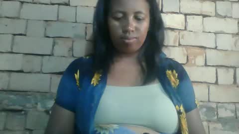 Snapshot of minie4tina chatting on February 3, 7:40 am Minie4Tina online show from February 3, 7:40 am