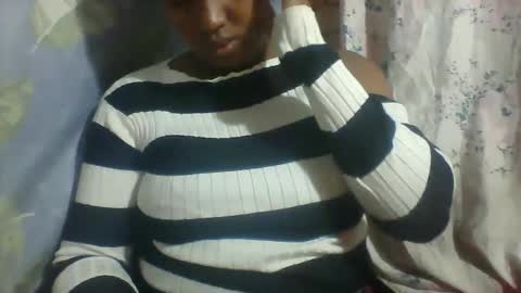 Snapshot of minie4tina chatting on February 15, 6:01 pm Minie4Tina online show from February 15, 6:01 pm