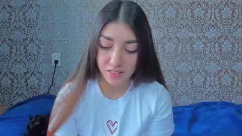Snapshot of mira_bloempje chatting on September 17, 9:40 am Mira online show from September 17, 9:40 am