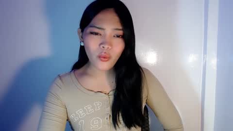 Snapshot of mira_luna222 chatting on December 22, 11:09 pm Mira Bella online show from December 22, 11:09 pm