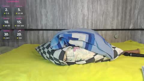 mira_one_ online show from November 15, 11:33 am