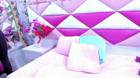 Snapshot of mirabella_miller chatting on October 15, 11:57 am mirabella_miller online show from October 15, 11:57 am
