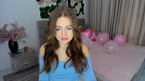 Snapshot of miraclecurly chatting on February 23, 10:10 am Emma online show from February 23, 10:10 am