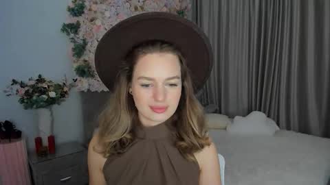 Snapshot of miraclecurly chatting on October 8, 7:51 pm Emma online show from October 8, 7:51 pm