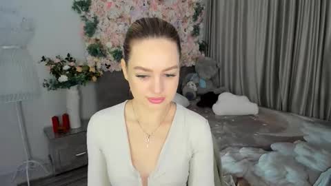 Snapshot of miraclecurly chatting on October 16, 7:49 pm Emma online show from October 16, 7:49 pm
