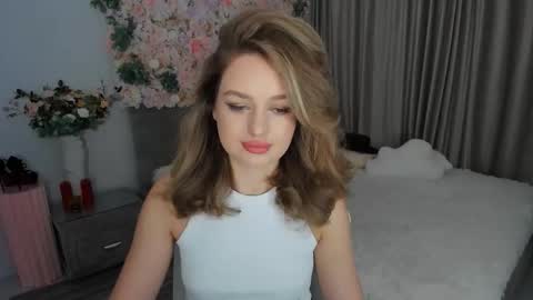 Snapshot of miraclecurly chatting on October 7, 7:40 pm Emma online show from October 7, 7:40 pm