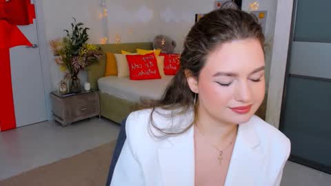Snapshot of miraclecurly chatting on February 5, 10:08 am Emma online show from February 5, 10:08 am