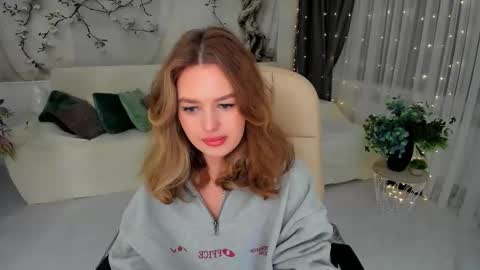 Snapshot of miraclecurly chatting on September 17, 7:34 pm Emma online show from September 17, 7:34 pm