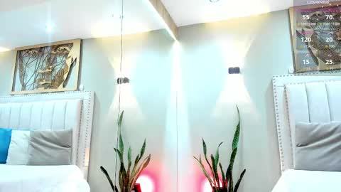Snapshot of miranda_doll_ chatting on September 10, 1:44 pm online show from September 10, 1:44 pm