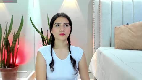Snapshot of miranda_doll_ chatting on February 22, 12:19 pm online show from February 22, 12:19 pm