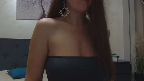 Snapshot of miriam04 chatting on January 28, 10:12 pm miriam04 online show from January 28, 10:12 pm