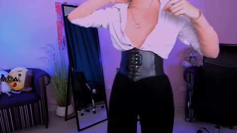 Snapshot of miriam_crazy chatting on October 18, 8:39 am miriam_crazy online show from October 18, 8:39 am