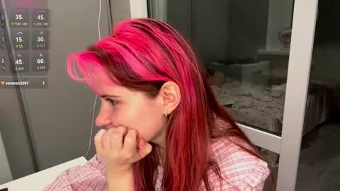 Snapshot of mishahartwigsen chatting on October 1, 5:29 pm Molly online show from October 1, 5:29 pm