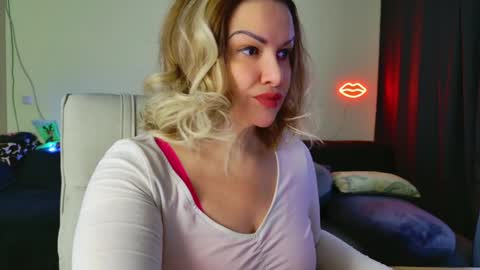 Snapshot of mishamilf chatting on December 16, 10:50 am Misha online show from December 16, 10:50 am
