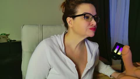 Snapshot of mishamilf chatting on December 9, 1:02 pm Misha online show from December 9, 1:02 pm