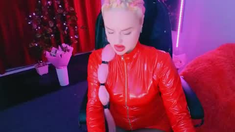 miss_alice_silver online show from April 28, 6:45 pm