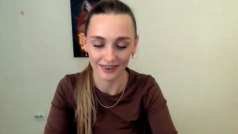 Snapshot of miss_angelina_ chatting on October 4, 6:52 am Angelina online show from October 4, 6:52 am