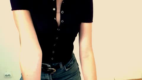 Snapshot of miss_angelina_ chatting on September 19, 8:24 am Angelina online show from September 19, 8:24 am