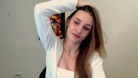 Snapshot of miss_angelina_ chatting on October 14, 6:16 am Angelina online show from October 14, 6:16 am