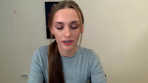 Snapshot of miss_angelina_ chatting on October 8, 6:29 am Angelina online show from October 8, 6:29 am