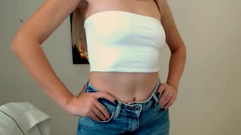 Snapshot of miss_angelina_ chatting on September 30, 5:57 am Angelina online show from September 30, 5:57 am