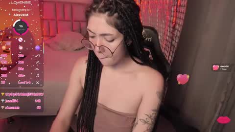 Snapshot of miss_auroraa chatting on October 1, 2:05 am Aurora online show from October 1, 2:05 am