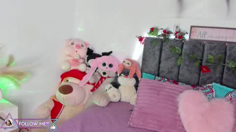 Snapshot of miss_brunette_ chatting on February 4, 11:38 pm lucy 3 online show from February 4, 11:38 pm