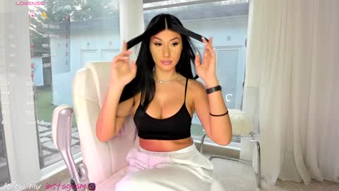 Snapshot of miss_diamond__ chatting on March 9, 5:55 am miss_diamond__ online show from March 9, 5:55 am