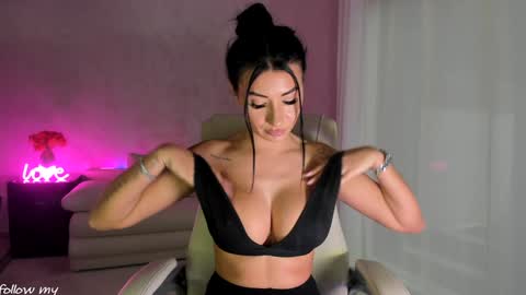 Snapshot of miss_diamond__ chatting on December 7, 7:05 am miss_diamond__ online show from December 7, 7:05 am