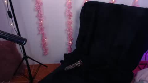 Snapshot of miss_katteyes chatting on October 4, 1:55 am Katteyes online show from October 4, 1:55 am