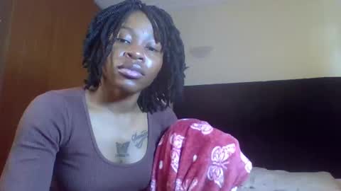 Miss Kiarrafit online show from November 2, 12:41 pm