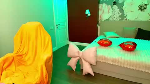miss_kiten online show from June 11, 7:00 pm