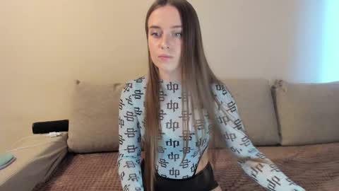 Snapshot of miss_kitty13 chatting on October 5, 3:11 am Kitty online show from October 5, 3:11 am