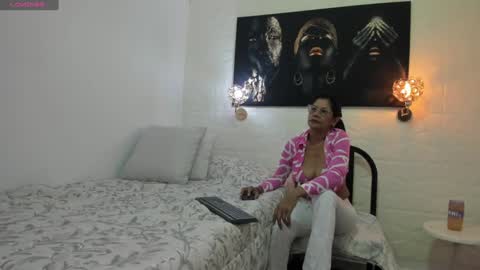 Snapshot of miss_lucero1 chatting on January 17, 2:18 am lucero online show from January 17, 2:18 am