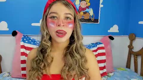 miss_lucyla online show from July 4, 11:17 am