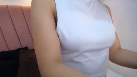 Snapshot of miss_m1a chatting on October 8, 2:05 am mia online show from October 8, 2:05 am