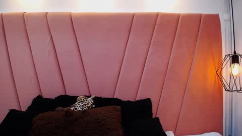 mia online show from October 23, 12:11 pm