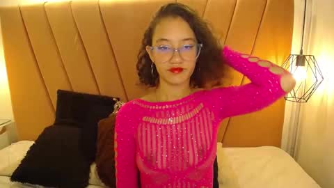 Snapshot of miss_m1a chatting on September 26, 4:32 am mia online show from September 26, 4:32 am