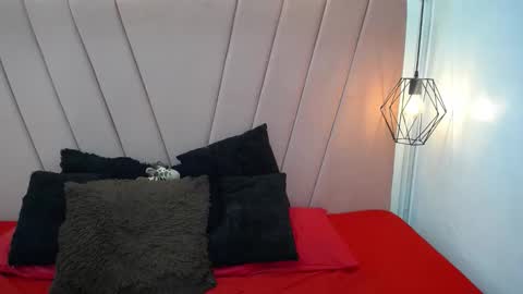 Snapshot of miss_m1a chatting on September 10, 2:00 am mia online show from September 10, 2:00 am