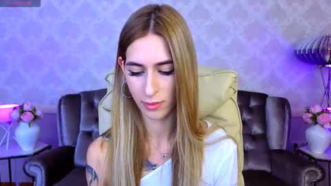 Snapshot of miss_martini chatting on October 8, 6:18 am online show from October 8, 6:18 am