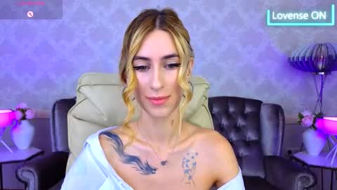 Snapshot of miss_martini chatting on September 18, 6:23 am online show from September 18, 6:23 am