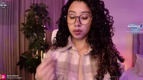 Snapshot of miss_sidney chatting on September 24, 1:10 pm Amy Olivera online show from September 24, 1:10 pm