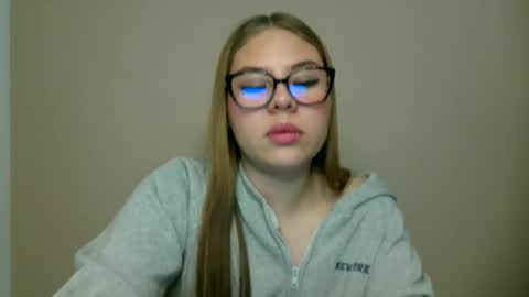 sophi 3 online show from June 27, 1:29 am