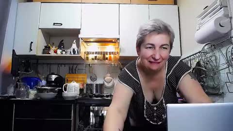 Snapshot of miss_tasha_kom chatting on December 28, 2:43 am miss_tasha_kom online show from December 28, 2:43 am