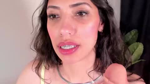 Miss Veronica online show from November 6, 1:22 am