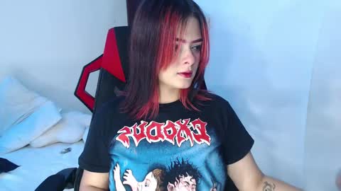 Snapshot of missakamee_420 chatting on January 12, 2:56 am violeta online show from January 12, 2:56 am